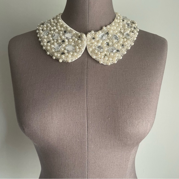 Elegant Pearl and Crystal beaded Collar Necklace - Picture 2 of 7